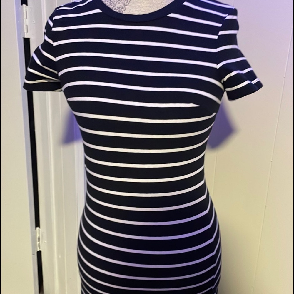 Old navy dress! Super cute and tight but comfy! Rarely worn!